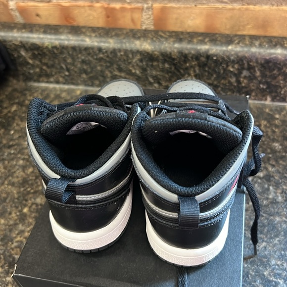 NWOT- Jordan Nike Toddler Shoes 8C - Picture 3 of 4